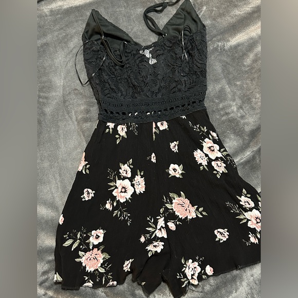 Floral Romper - Picture 3 of 4